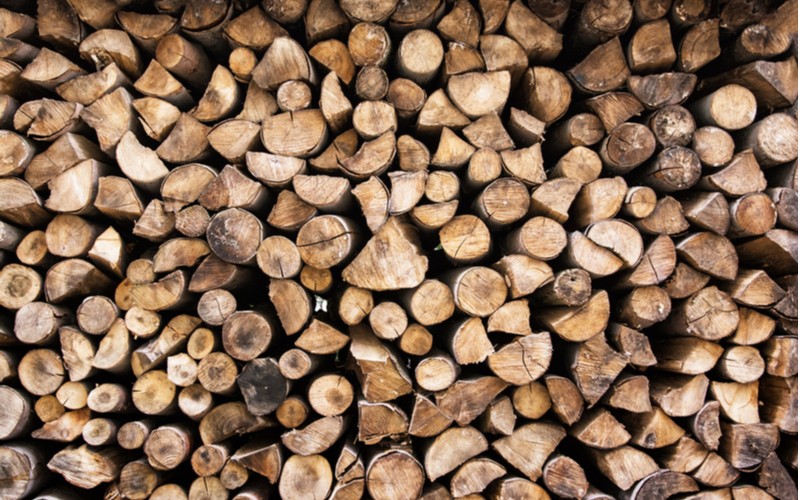 Palivové drevo bez väčšej námahy so štiepačkou na drevo