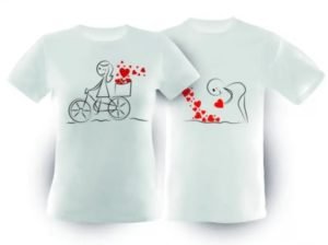 Dvě bílá trička s romantickou potiskem