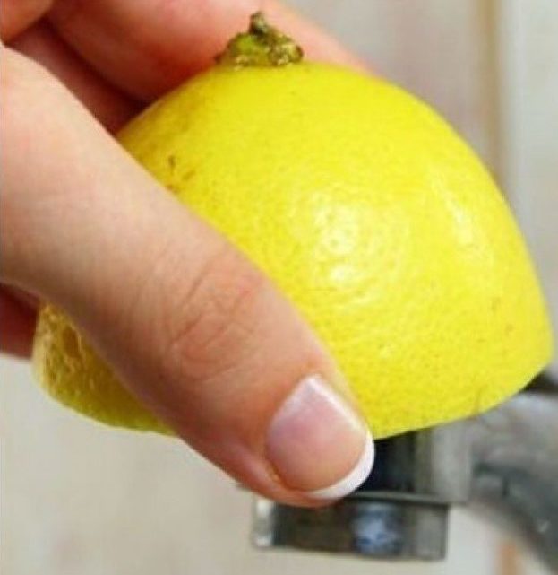 čištění vodní baterie citronem
